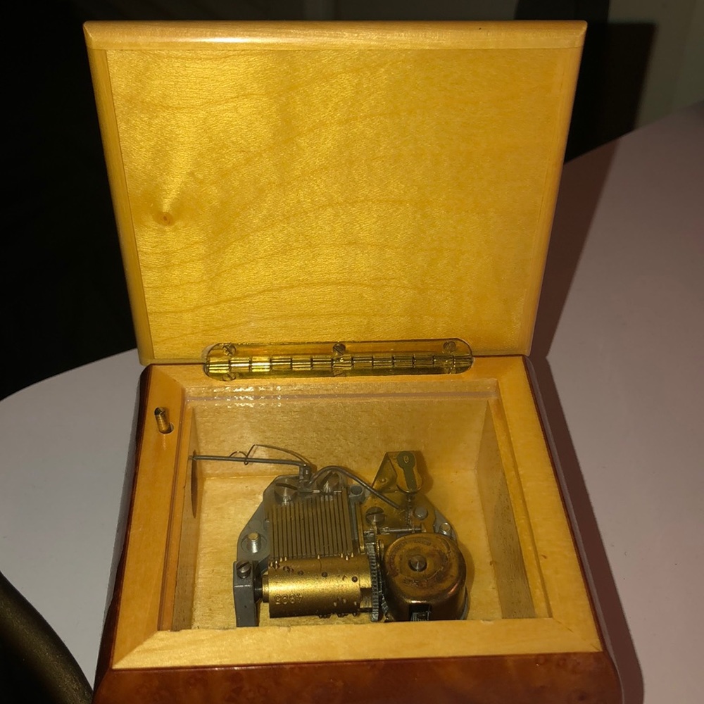 Music box - Picture 2 of 3